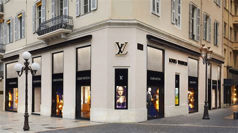 Find Louis Vuitton Stores in France .